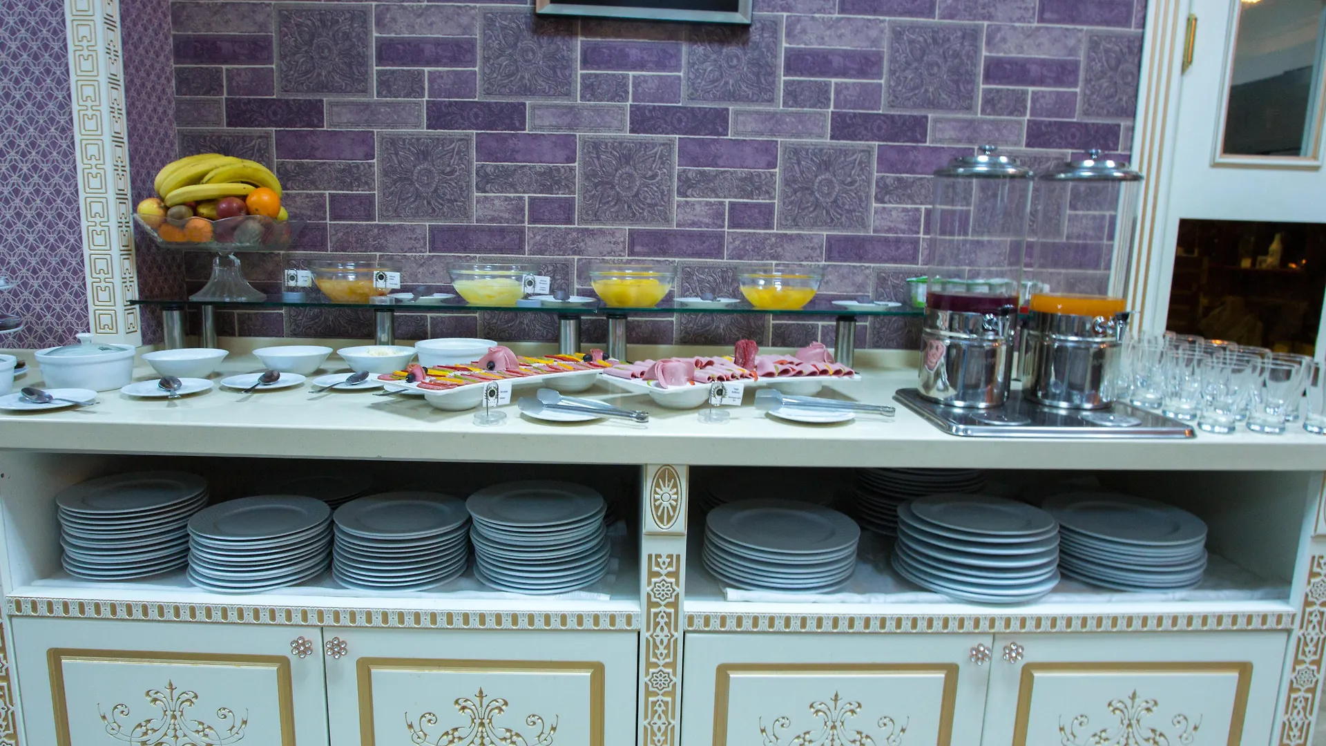 Grand Hotel Baku Central Park 3*,