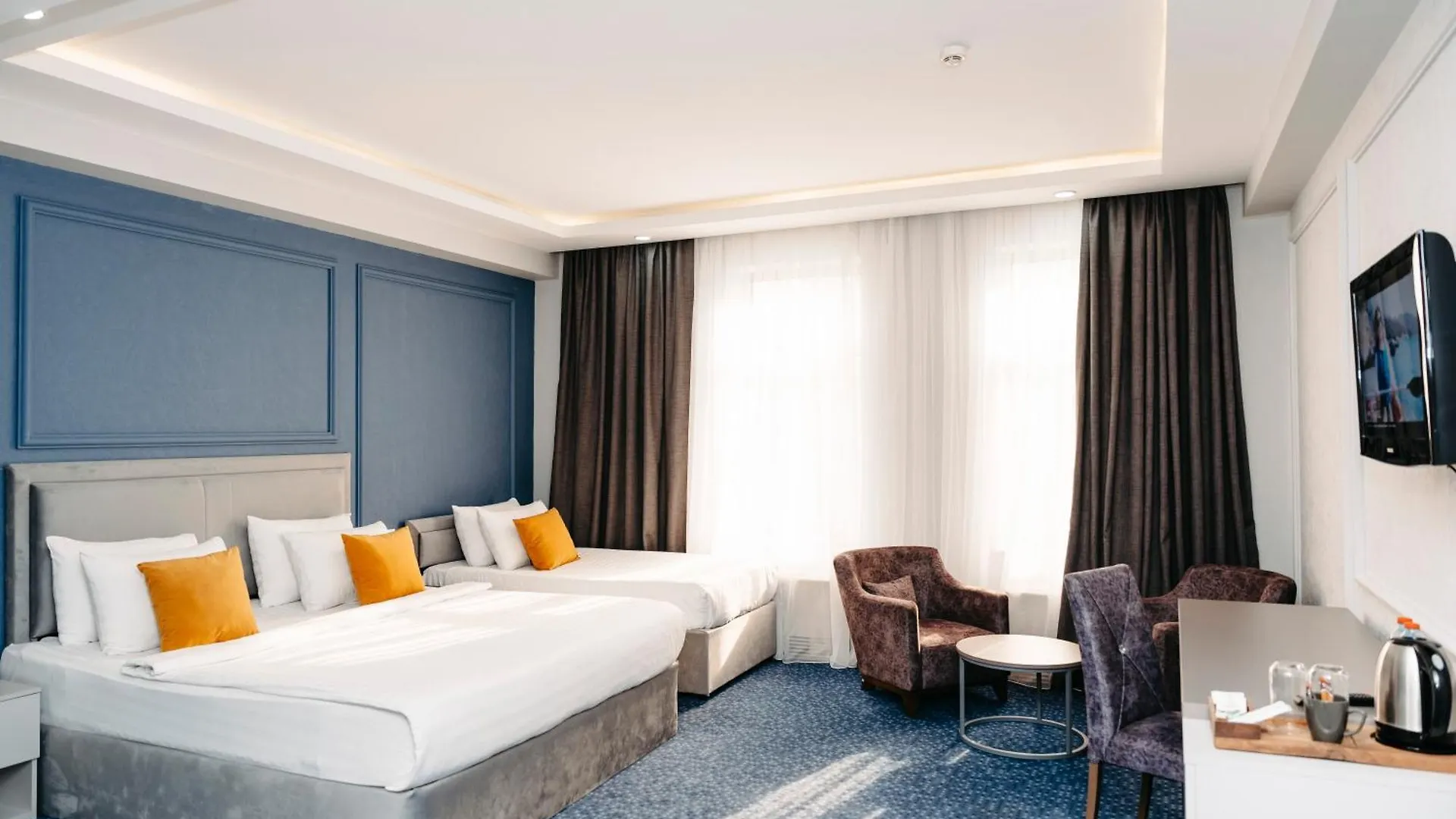 Grand Hotel Baku Central Park 3*,